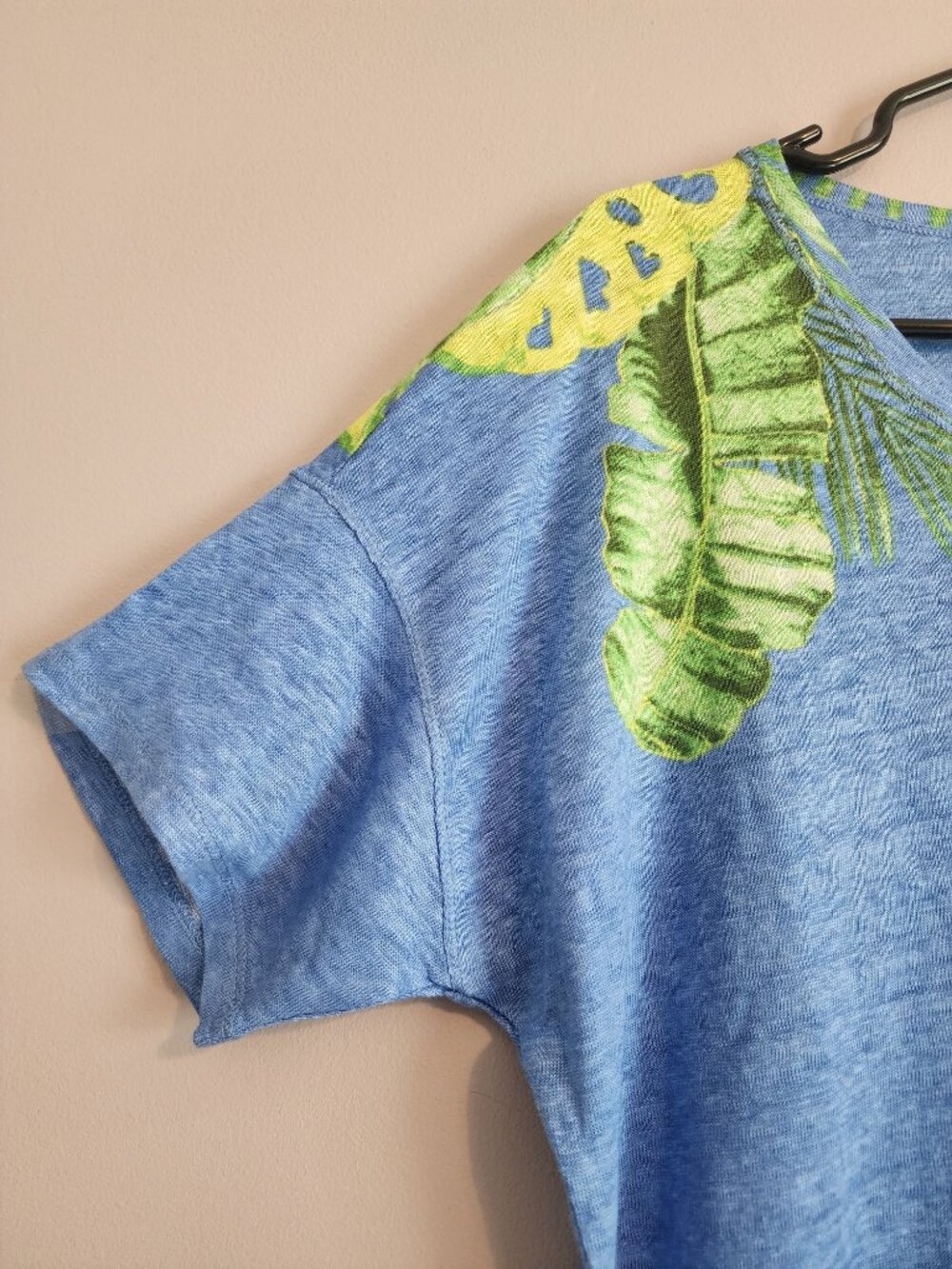 Chico's Colorful Blue Tropical V-Neck Shirt - NWT, Size Small - Picture 4 of 12